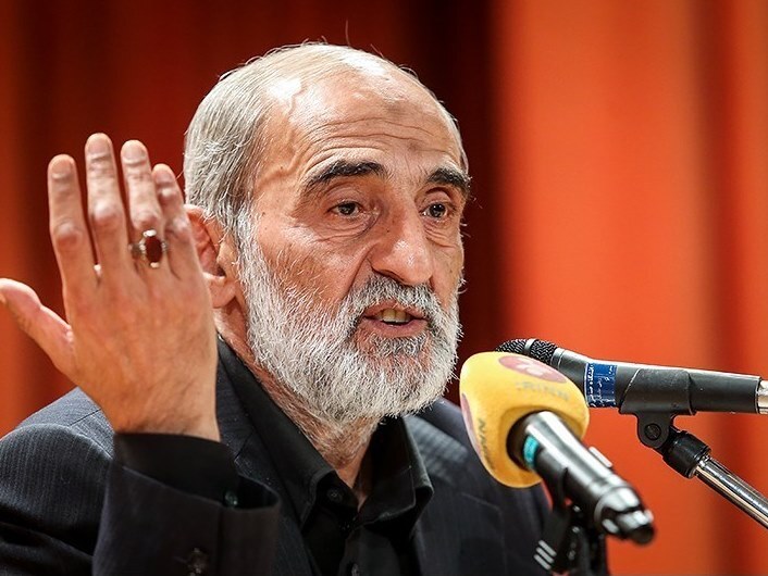  انتقاد حسین شریعتمداری از لایحه حجاب: نقش بسیج و سپاه در کجای لایحه آمده؟ / آیا وظیفه بسیج در آموزش عمومی امر به معروف و نهی از منکر خلاصه می‌شود یا مقابله با منکرات و هنجارشکنی‌ها؟ 