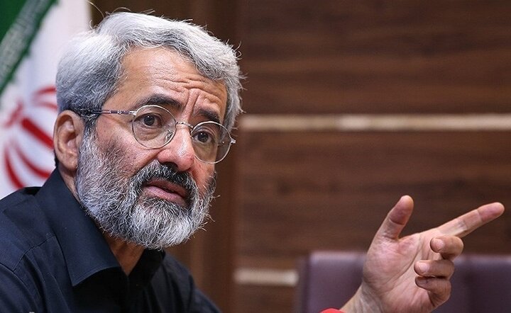 کنایه سنگین سلیمی‌نمین: صادق محصولی از معیارها سخن می‌گوید، او اصلا در جایگاهی نیست که معیار تعیین کند/ بهتر است اینها دم از ترویج معیارها نزنند!