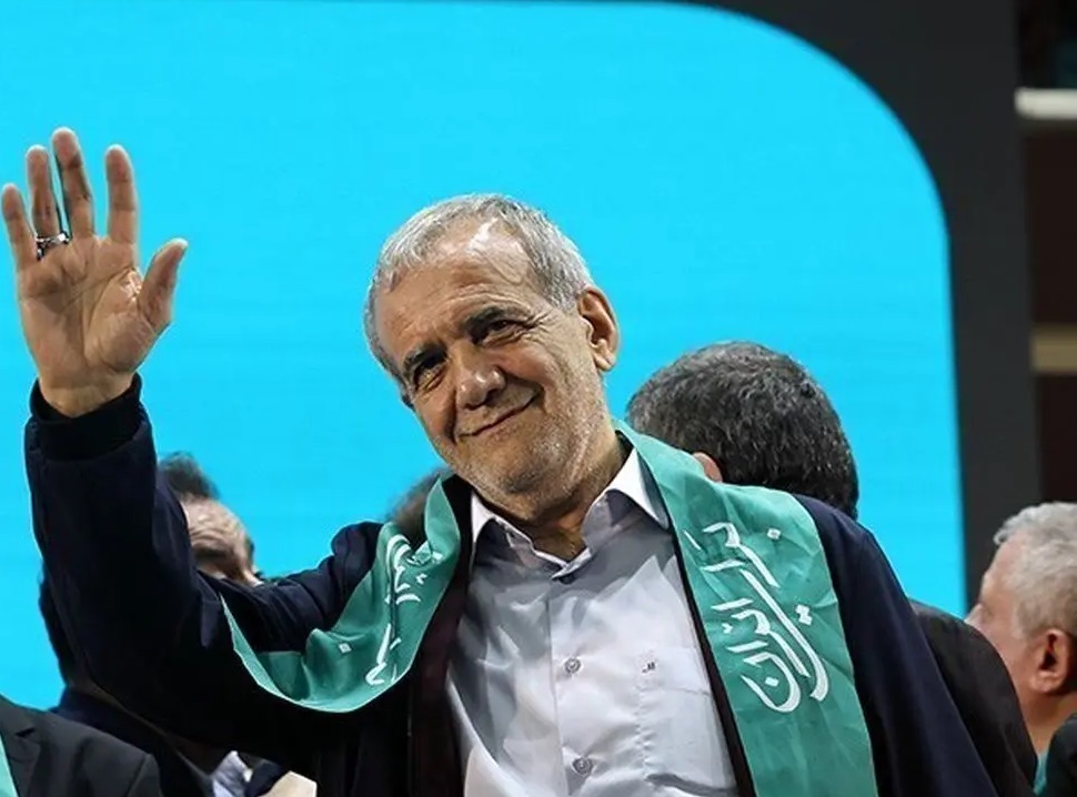 خبرگزاری فرانسه: پزشکیان به همراه تیم دیپلماتیک مجرّب می‌تواند ایران را از بحران‌ها دور سازد / دستیابی به توافق‌هایی بین ایران و آمریکا همچنان امکان‌پذیر است