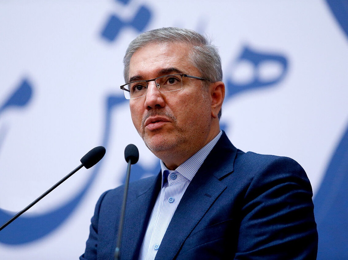  رئیس سازمان برنامه: دولت با افزایش ۲۰ درصد حقوق موافقت کرد / پیشنهاد دولت ۱۸ درصد بود که مجلس آن را کافی ندانست / قطعاً مردم نمی خواهند که حقوق را بالا ببریم، اما کسری بودجه دولت را از روش‌های تورمی تامین کنیم