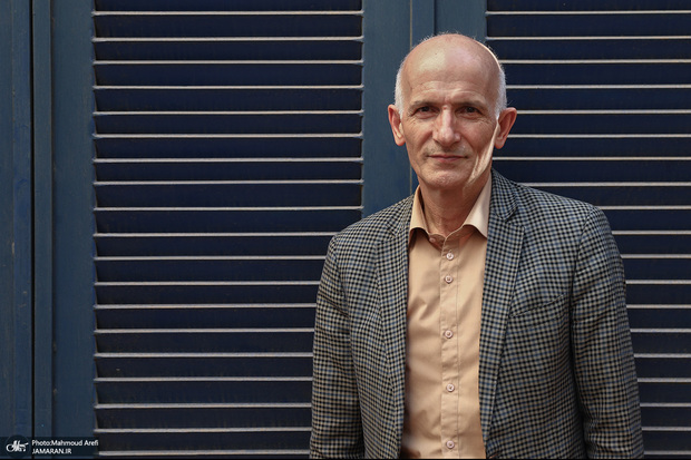  مقصود فراستخواه:اصلی‌ترین عامل دفع ایرانیان از این سرزمین، هم‌زمان نبودن سیستم حکمرانی با جامعه است/ مهاجرت افراد تحصیل‌کرده سالانه 50 میلیارد دلار ضرر دارد