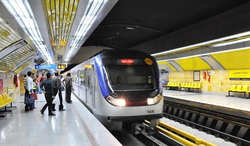  مرگ دردناک مرد میانسال در برخورد با قطار مترو در تهران/ یک جفت کفش به قیمت جانش تمام شد