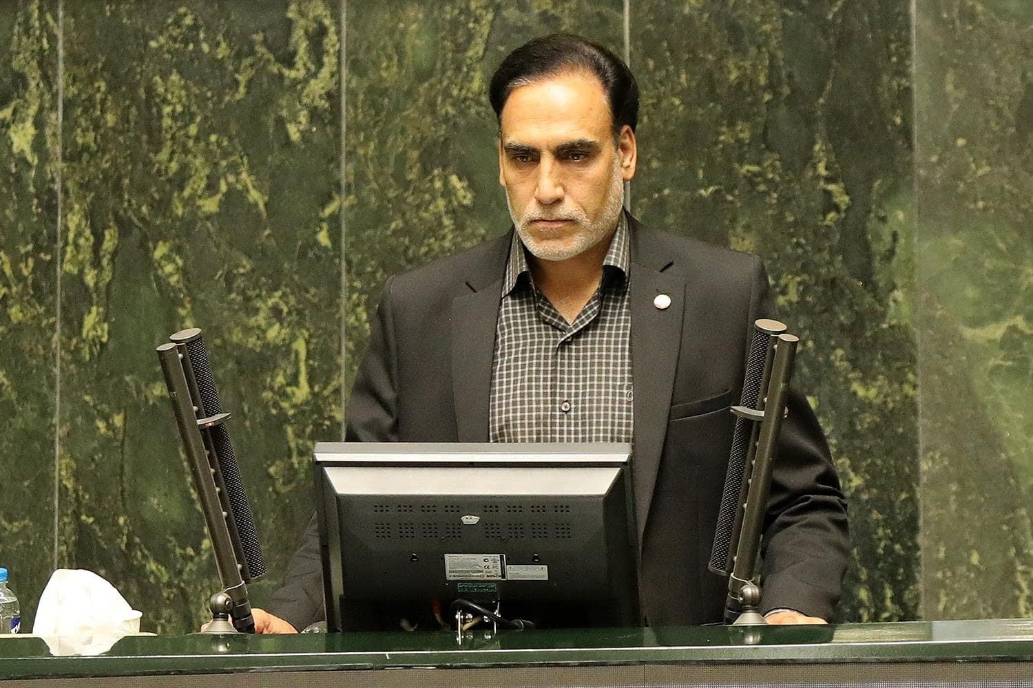 محمدصالحی، عضو کمیسیون امور داخلی مجلس: قرار نیست ما نخبگان را به این قیمت که هر کاری بخواهند انجام دهند، در کشور نگه داریم / این افراد با این مواضع شان علیه نظام، ضد مردم هم هستند