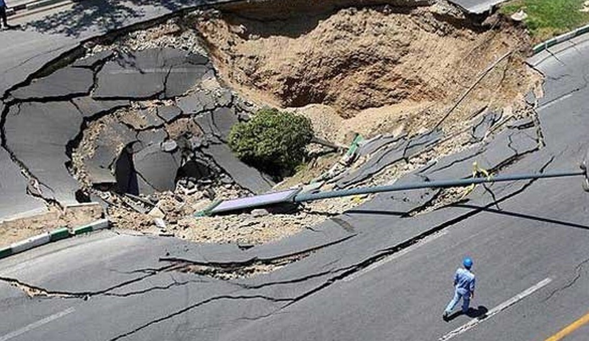 نماینده اصفهان در شورای عالی استان‌ها: پدیده فرونشست زمین در ایران تقریبا ۹۰ برابر میانگین کشور‌های توسعه یافته است/قطع شدن جریان آب زاینده رود باعث فرونشست زمین در اصفهان شد