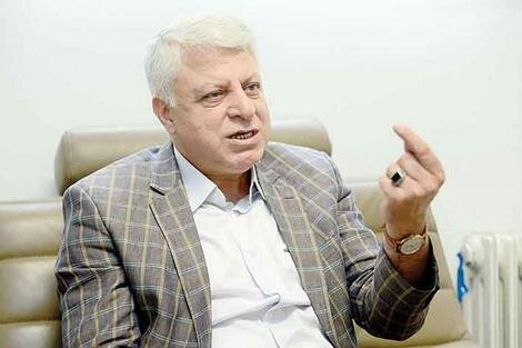  فیاض زاهد: آقایان چرا از شادی مردم رنج می‌برید، ناف شما را با غم و گریه بریده‌اند؟/ باید دست عمو صادق و ممدلی زیتون را می بوسیدید