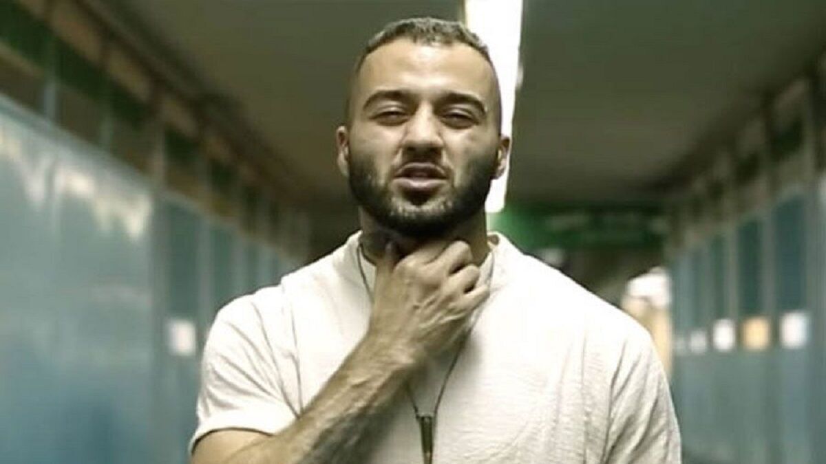 وکیل توماج صالحی: موکلم به ۶ سال و ۳ ماه حبس محکوم شد/ او همچنین ۲ سال ممنوع الخروج و ۲ سال از فعالیت موسیقی منع شد