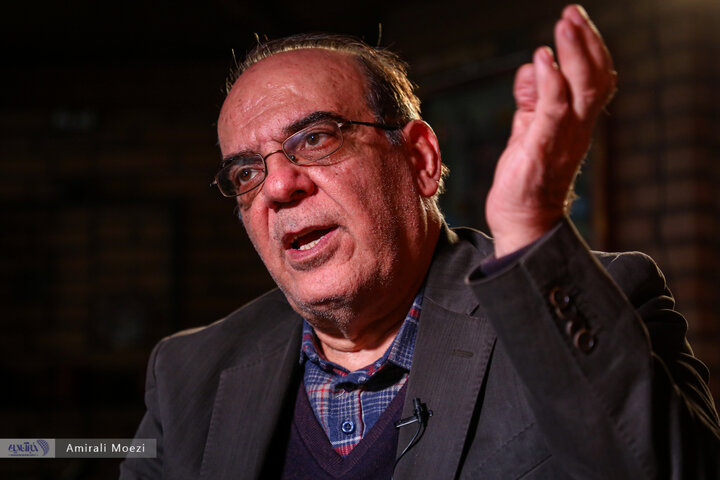 کنایه عباس عبدی به مدیرکل سیاسی وزارت کشور/ اعلام کنید که موسسات نظرسنجی چون گذشته نتایج را منتشر کنند