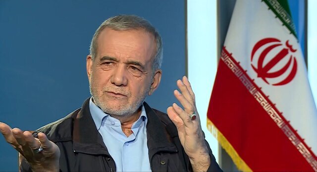  پزشکیان: در دانشگاهی که ۱۵ سال مسئولیت داشتم، یک نفر از اطرافیانم را پیدا نمی‌کنید که آن‌جا استخدام شده باشد / بچه‌های خواهرم و برادرم بیکارند؛ من می توانستم در جایی توصیه کنم کاری به آنها بدهند [اما نکردم]