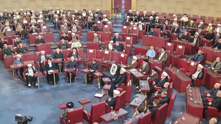 آیت‌الله موحدی کرمانی رئیس شد/اعضای هیات رئیسه سنی مجلس ششم خبرگان مشخص شدند