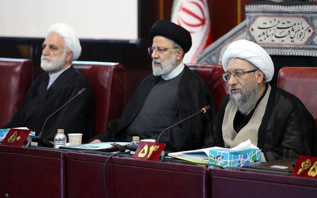  پیشنهاداتی برای حل اختلاف بر سر هیات عالی نظارت مجمع تشخیص/پایانِ سکوت آملی لاریجانی مقابل مجلس /رئیسی مخالف «شفافیت» شد؟