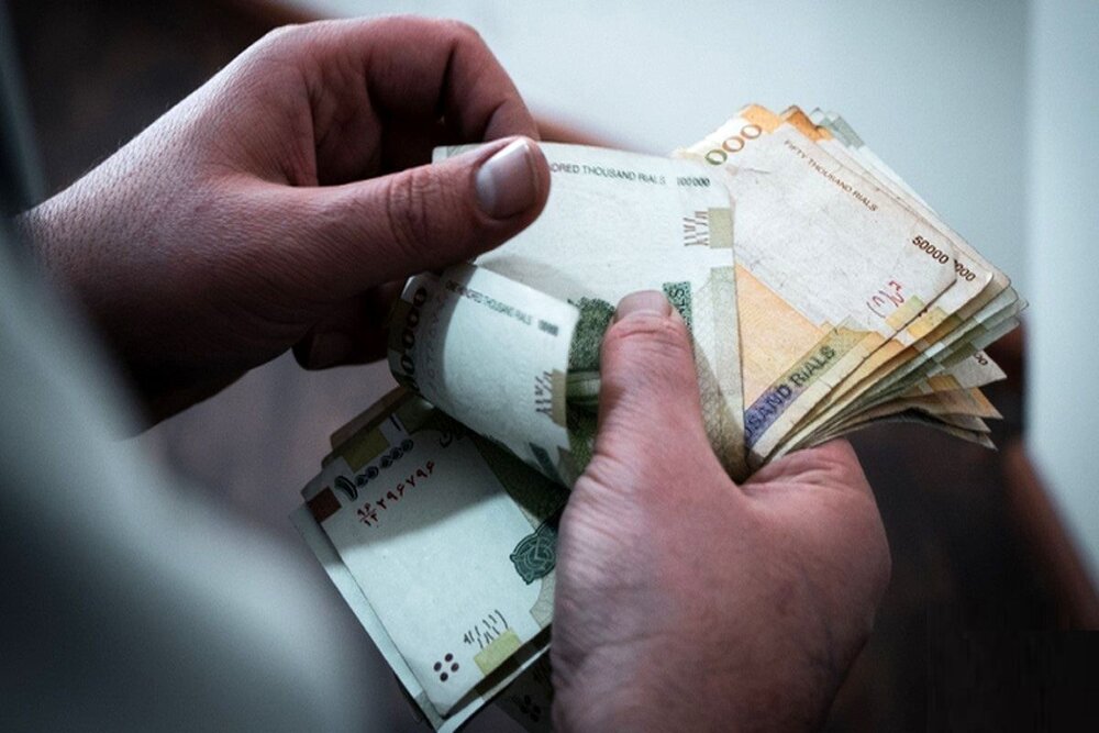  تکلیف دستمزد سال آینده کارگران مشخص شد دستمزد ۱۴۰۴ کارگران از قیمت دلار عقب ماند / کارگران از افزایش ۴۵ درصدی مزد راضی هستند؟