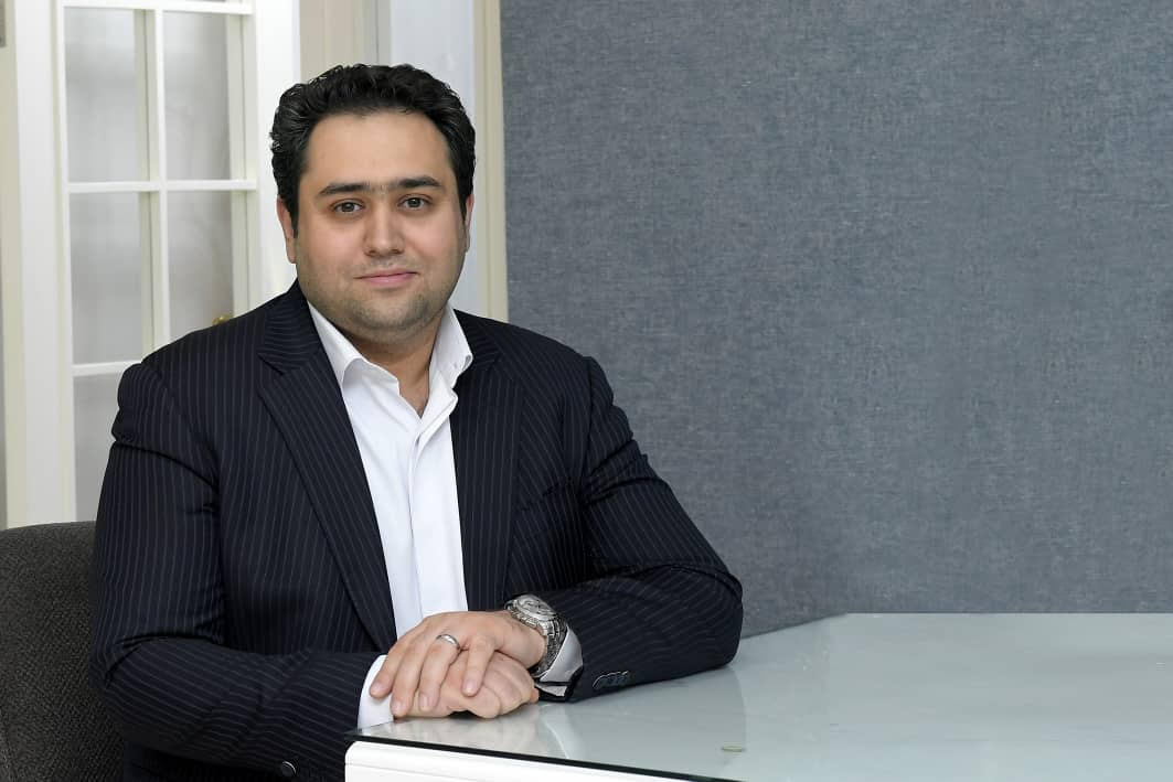 کامبیز مهدیزاده: هنوز هم نمی خواهید آن ظلم را  جبران کنید؟/ آیا می دانید با بی توجهی بهترین موقعیت برای جریان خالص سازی ایجاد شد؟