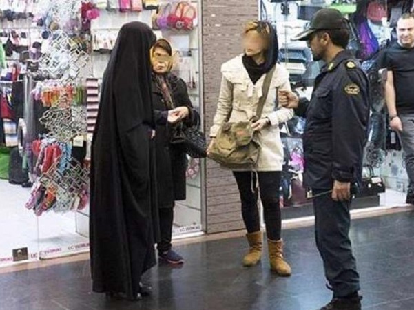  رضازاده، نماینده مجلس: گشت‌های پلیس برای مقابله با بدحجابی به معنای گشت‌های ارشاد قدیم نیست / این گشت‌ها فقط در حد تذکر است؛ دستگیری ندارد 