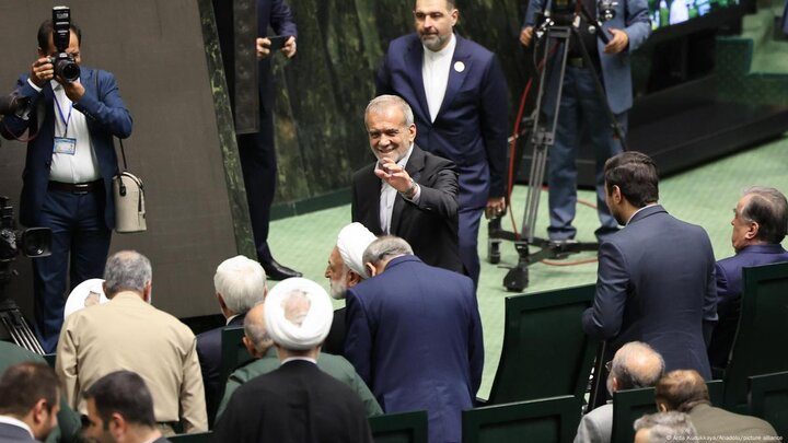  معامله مجلس با پزشکیان بر سر ۲ وزیر صحت دارد؟ /شانس بالای تیم اقتصادی کابینه پیشنهادی برای رأی گرفتن از مجلس