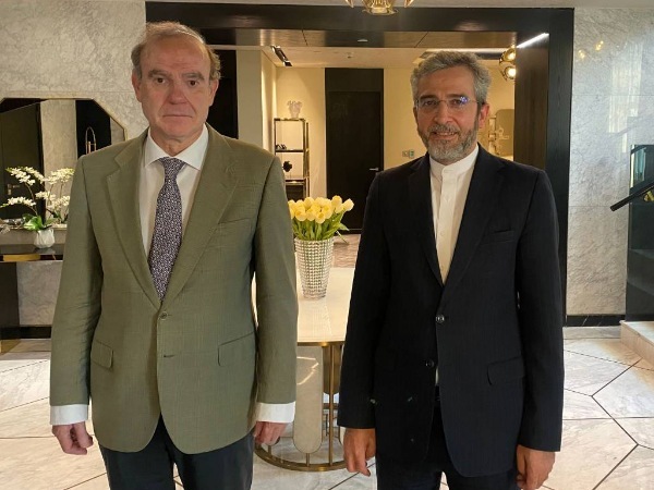  باقری می گوید با انریکه مورا درمورد مذاکرات احیای برجام گفتگو کرده است