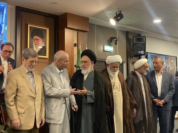  تاکید استاد محقق داماد بر استقلال مجامع علمی در جلسه تکریم داوری دکتر داوری هیچگاه زیر بار اجرای اساسنامه دوم فرهنگستان علوم نرفت!