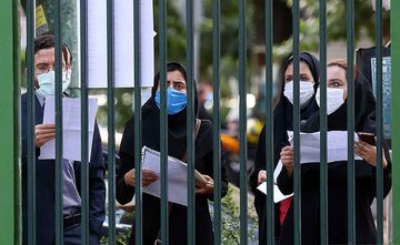 در گفت‌وگو با سیمین کاظمی: زنان ۶۱درصد پذیرفته‌شدگان کنکور؛تحصیل تنها امکان موجود برای غلبه بر نابرابری‌های جنسیتی/ «آنچه که برای زنان تجویز می‌شود خانه‌داری است»