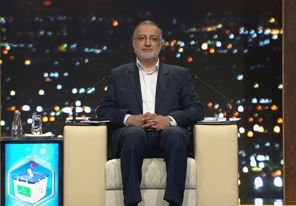  زاکانی: من تنها منتقد پزشکیان نیستم، ایشان ده بار اسم دیگران را آورد و یک بار اسم من را