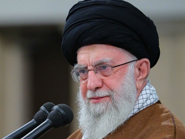  رهبر انقلاب: آقای مخبر طبق اصل ۱۳۱ قانون اساسی در مقام مدیریت قوه مجریه قرار می‌گیرد؛ موظف است به همراهی رؤسای قوای مقنّنه و قضائیه ترتیبی دهند که ظرف حداکثر ۵۰ روز رئیس جمهور جدید انتخاب شود