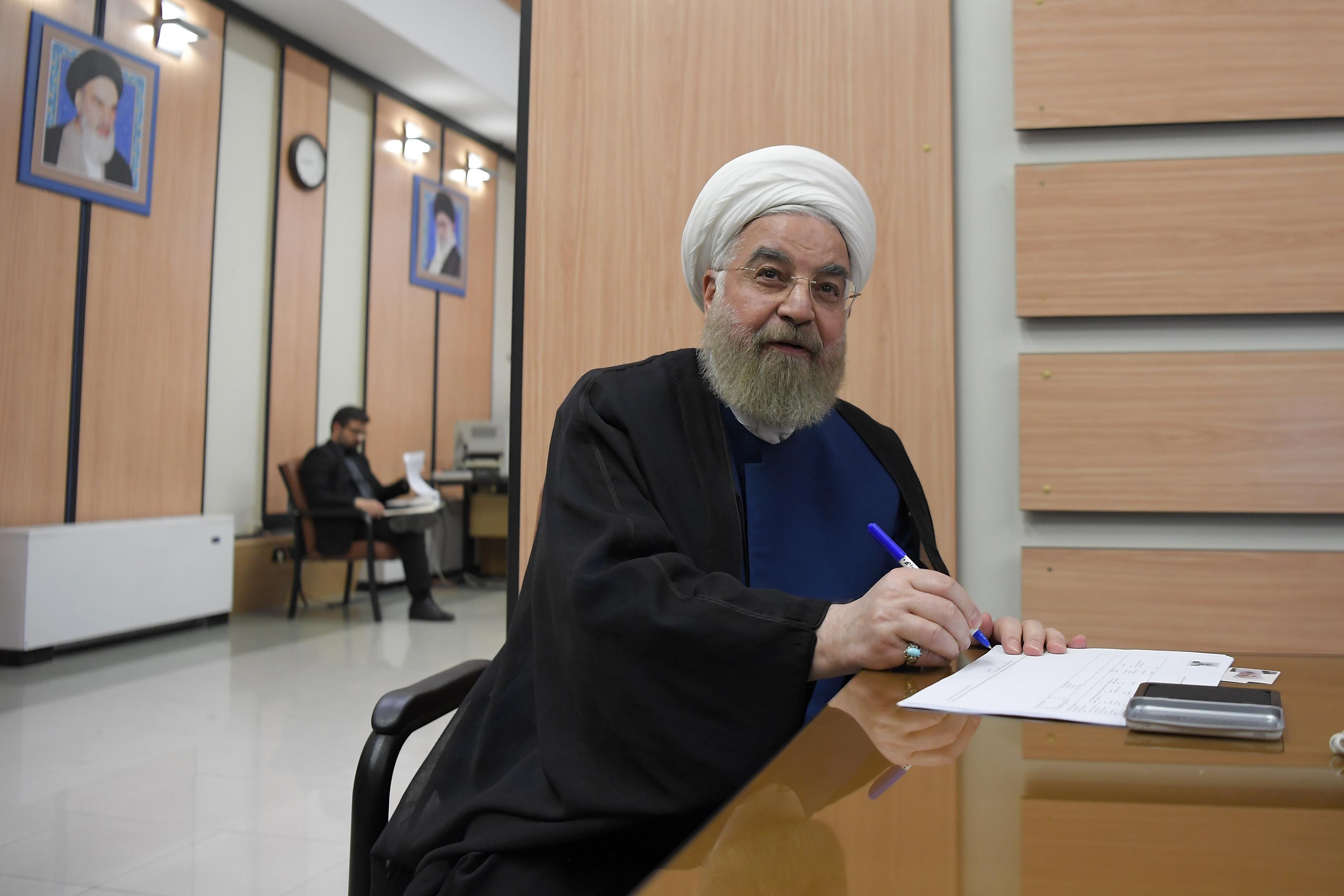  روحانی: چرا دلایل رد صلاحیت را با مردم در میان نمی‌گذارید؟ / آنان که دست به رد صلاحیت زده اند، صلاحیت تعیین مصالح کشور و سلب صلاحیت از افراد را ندارند / اینک حجت تمام شد