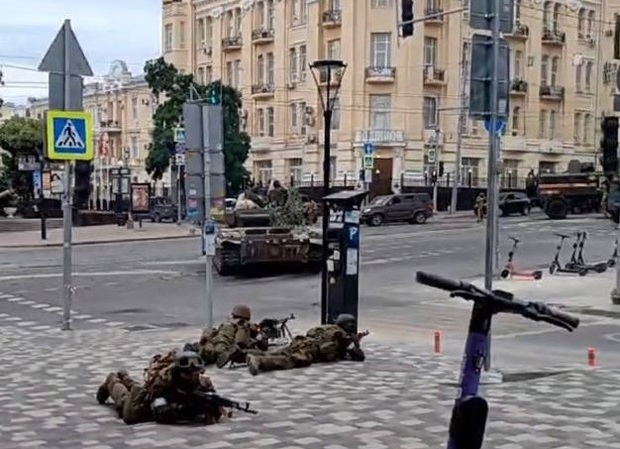  آخرین تحولات از درگیری گروه شبه نظامی واگنر با ارتش روسیه/ پوتین: با خیانت روبه رو هستیم/ فرمانده گروه واگنر: ما در فرماندهی روستوف هستیم