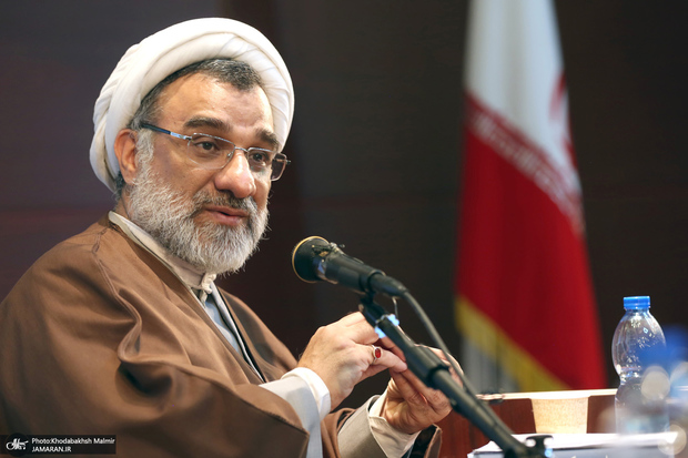  در نشست هم اندیشی حکمرانی آموزش عالی؛ دبیر شورای عالی انقلاب فرهنگی: فرار مغزها داریم چون بستر حفظ نخبگان را فراهم نکردیم؛ دل آنها با ایران است