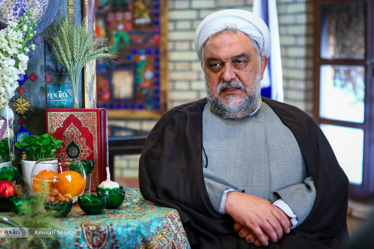 امیری فر: احمدی‌نژاد با تیم جدیدش جلسات محرمانه دارد /قالیباف نباید درباره فرزندانش سکوت می‌کرد /محصولی مستاجر بود اما یکدفعه ثروتی بهم زد