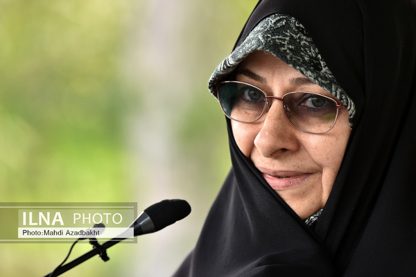 خزعلی گفت : راه‌اندازی کسب و کار پایدار خانه‌محور در مناطق محروم و مرزی/ تلاش برای برقراری بیمه زنان خانه‌دار دارای ۴ فرزند