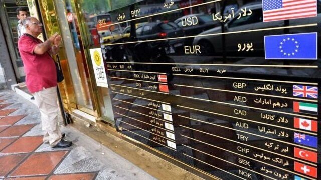 پیش بینی قیمت دلار ۱۴ اسفند ۱۴۰۲ / پیشروی دلار برای شکست سقف قیمت ادامه دارد؟
