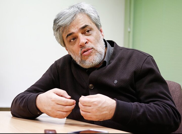  محمد مهاجری، فعال اصولگرا: آقای رئیسی! به‌قول حسین شریعتمداری الان زنگ انشا نیست / ۳۴ ماه از عمر دولت تان گذشته و شما هنوز دارید می‌گویید: «باید» فلان شود و «نباید» بهمان شود!