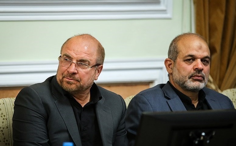   یک نماینده مجلس: قالیباف برای جلوگیری از استیضاح وزیر کشور، با او بر سر تأیید لیست انتخاباتی جریان نزدیک به خود توافق کرده / وحیدی: نه قالیباف چنین صحبتی با من داشته و نه من چنین حرفی زده‌ام