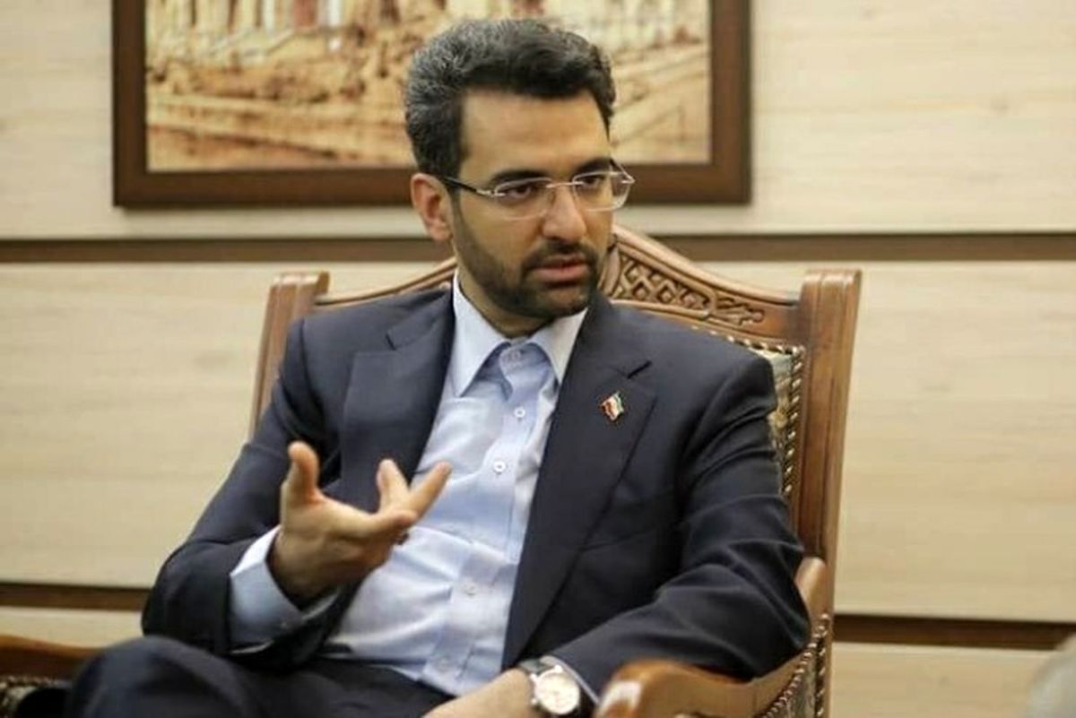  آذری جهرمی: تا عاقل‌ها به تردیدشان غلبه کنند؛ دیوانه‌ها جهان را نابود کردند