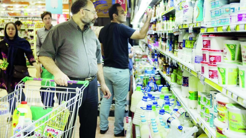 محمدی، کارشناس اقتصادی: دولت سیزدهم با شعار محرومیت‌زدایی و گره نزدن معیشت مردم به تحریم‌ها کار خود را آغاز کرد، اما با آوار شدن واقعیت‌ها بر سر خود مواجه شده