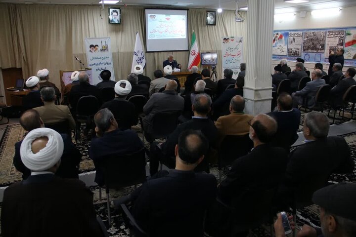 بادامچیان: چرا مردم ناراضی هستند؟ اگر نمی دانید، آدم های بی خبری هستید / وزرای اقتصادی دولت خوب نیستند 