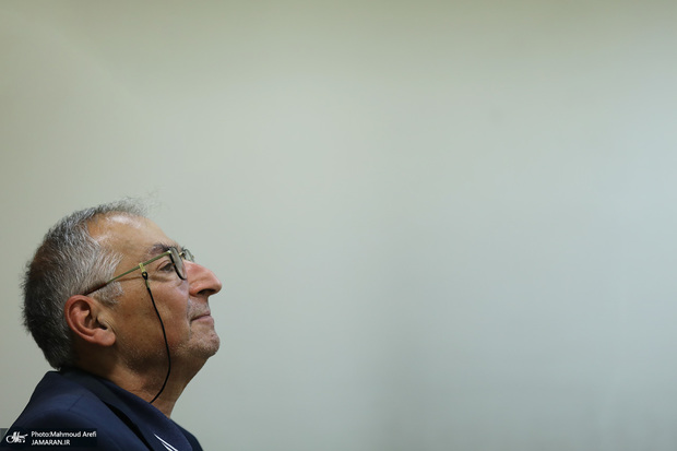  صادق زیباکلام به یک سال حبس محکوم شد