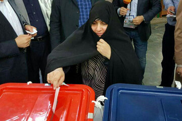  تناقض گویی در ماجرای «بانوی اول» /همسر رئیس جمهور به تازگی متوجه کاربرد اصطلاح بانوی اول شده است؟