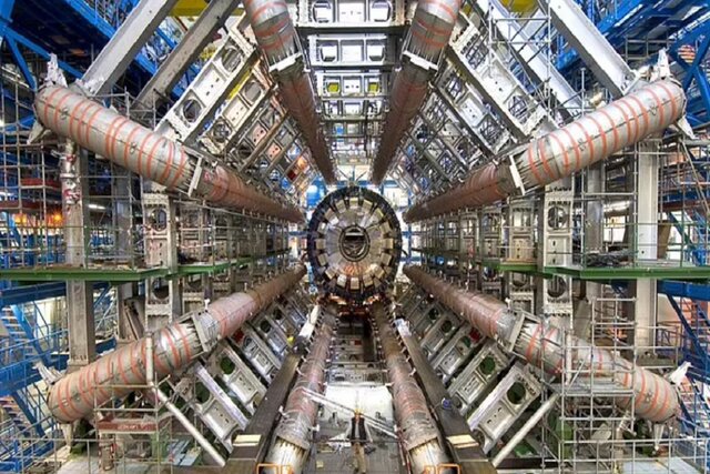 روسیه از آزمایش‌های "برخورددهنده هادرونی بزرگ" کنار گذاشته شد