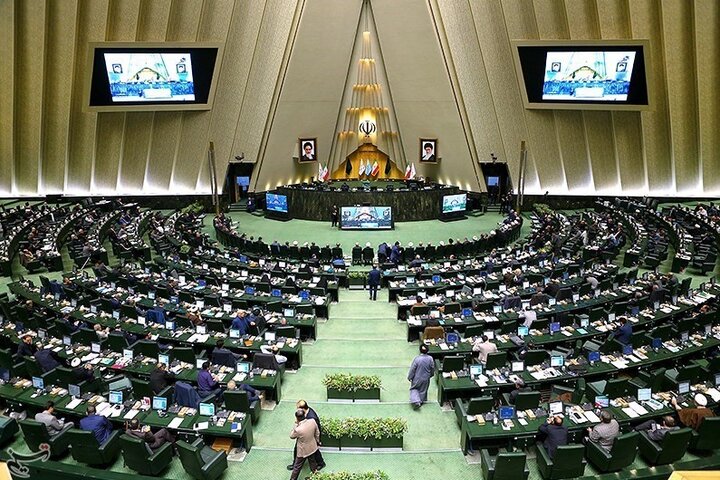 حمله به پزشکیان در صداوسیما، صدای نماینده مجلس را در آورد/ مردم در فقر هستند، تا کی این وضعیت را ادامه دهیم/ نپذیرفتن FATF بر زندگی مردم تاثیر گذاشته