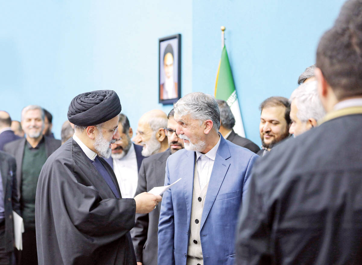  پاسخ مدیران رسانه‌ها به اظهارات رئیسی/کرباسچی: رسانه‌ها نباید با مطالب خلاف واقع، امید کاذب ایجاد کنند/ حضرتی: ابربحران ناامیدی دامن کشور را گرفته است