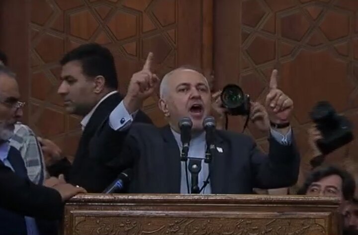  ظریف: دو هفته پیش اعلام کردم که شنبه آقای پزشکیان را رئیس جمهور پزشکیان خواهیم خواند؛ امروز با تلاش شما مردم، پزشکیان از این پس رئیس جمهور همه مردم ایران است