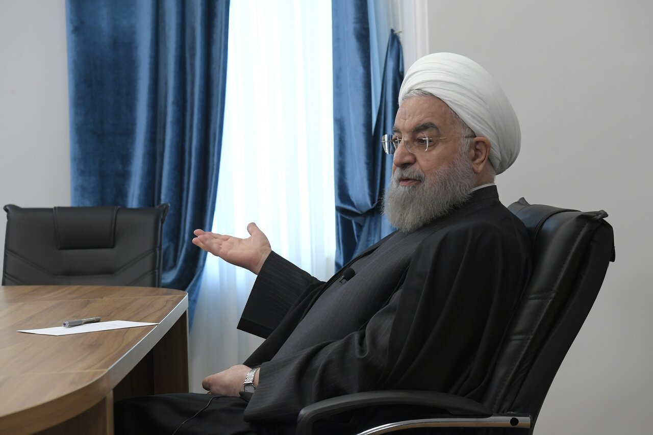 روایت روحانی از جلسه‌ در نوفل‌لوشاتو با حضور سیداحمد خمینی، قطب‌زاده و خوئینی‌ها درباره احتمال حمله عراق به ایران