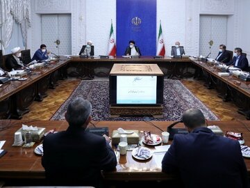 انتقاد روزنامه اصولگرا از تیم رسانه‌ای دولت رئیسی/ تبدیل رسانه دولتی به روابط عمومی یعنی از رده خارج کردن آن