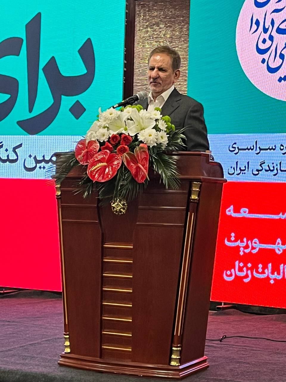 راهکار اسحاق جهانگیری برای عبور کشور از بن بست و تنگنا /یأس بزرگی بر سر راه مردم قرار گرفته است