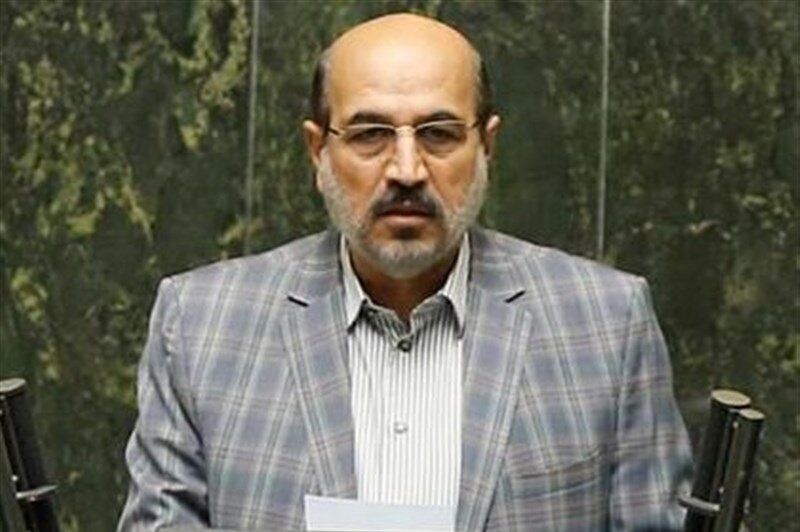  عضو کمیسیون صنایع مجلس: مردم در خانه های خود ۶۰ میلیارد دلار ارز دارند؛ برای واردات خودروی کارکرده از همین ارزهای موجود در خانه‌های خود استفاده کنند