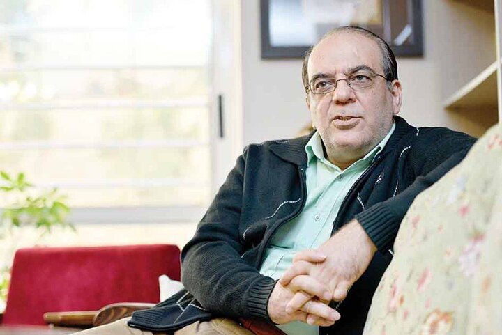 عباس عبدی: نوشته اند قیمت مرغ ۷۷ هزار تومان، اما ۹۸ هزار تومان می فروشند /فساد حتی در وام ازدواج دیده می‌شود، پس از گرفتن وام، طلاق می‌گیرند!