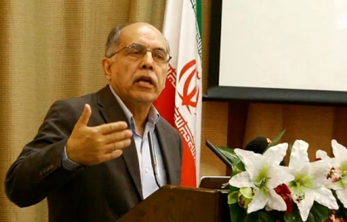  کوروش احمدی، دیپلمات سابق ایران در نیویورک: اثری از کلمه «خلع سلاح» ایران در دستورالعمل ترامپ نیست؛ او تنها از «مقابله» با سلاح‌های نامتقارن و توسعه موشکی سخن گفته