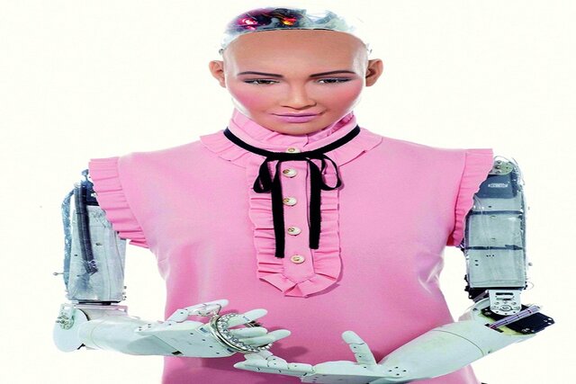 سخنرانی "سوفیا" در یک کنفرانس در دبی