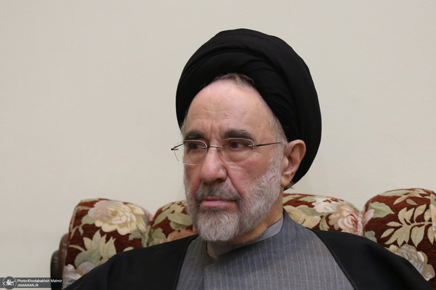  در میان جمعى از مشاوران مطرح شد؛ واکنش خاتمی به بازگشت گشت ارشاد: خطر خودبراندازى بیش از پیش خودنمایى مى کند