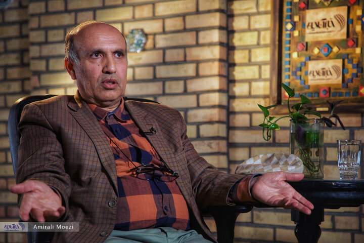  استاد سابق دانشگاه علامه طباطبایی: جهت‌گیری برنامه هفتم دخالت در زندگی خصوصی مردم است دولت رئیسی، استراتژی توسعه ندارد/ گفتند هفت هزار صفحه برنامه داریم اما هفت صفحه برنامه هم ندیدیم