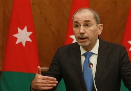  وزیر خارجه اردن: پادشاه اردن به ترامپ اعلام کرد که با کوچاندن فلسطینی‌ها به اردن مخالف است / به ترامپ گفتیم که فلسطین برای فلسطینیان است و اردن برای اردنی‌ها